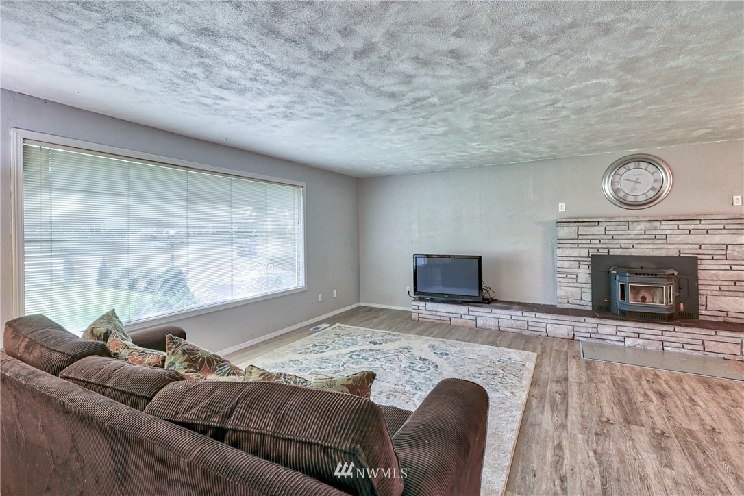 18421 Albany Street Southwest Rochester, WA 98579 - Photo 8 of 23