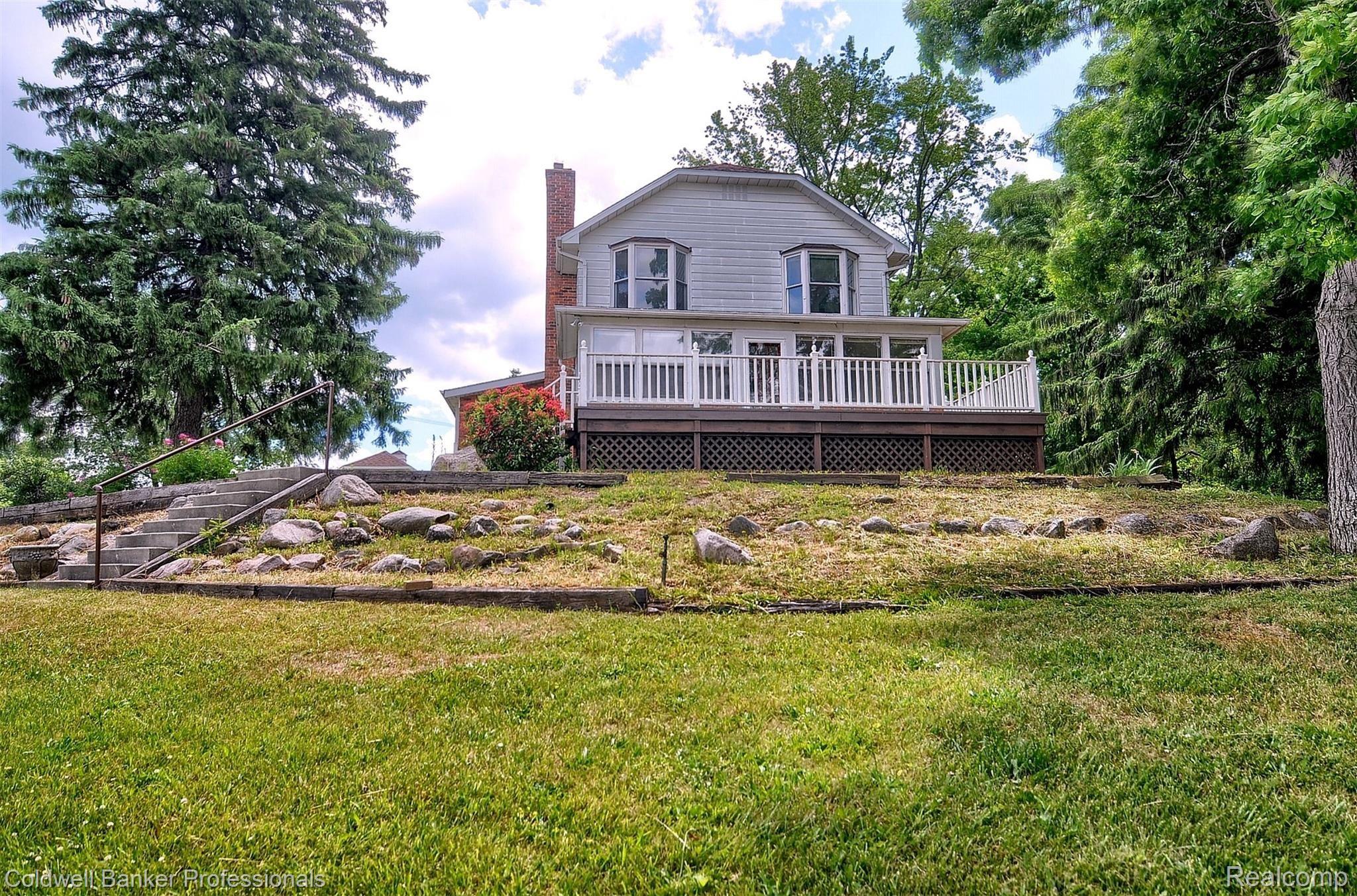 801 Maxfield Lake Road Brighton, MI 48114 - Photo 6 of 65 43-Rear.jpg
