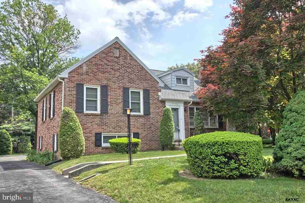 348 Edgehill Road York, PA 17403 - Photo 2 of 25