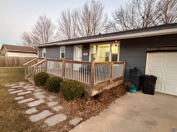 $189,900 | 106 Pine Street, Americus, KS 66835