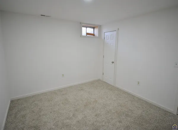 $189,900 | 106 Pine Street, Americus, KS 66835