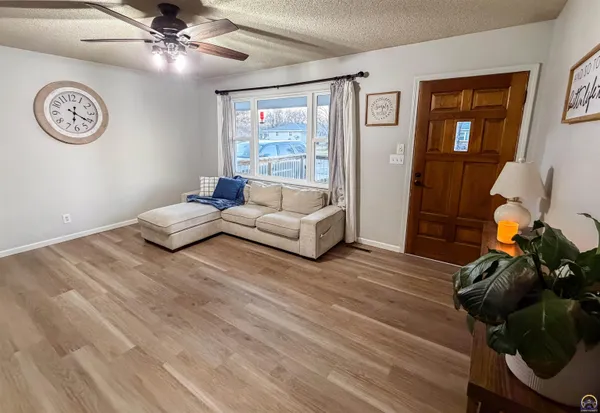 $189,900 | 106 Pine Street, Americus, KS 66835