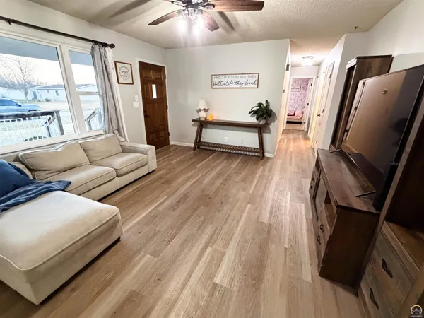 $189,900 | 106 Pine Street, Americus, KS 66835