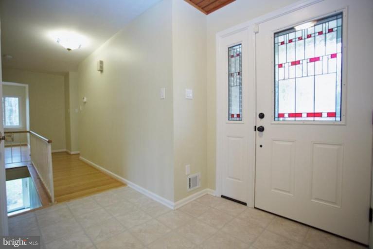 11510 Drop Forge Lane Reston, VA 20191 - Photo 20 of 24 Entrance / Foyer
