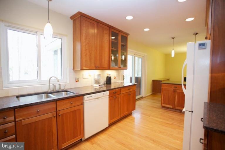 11510 Drop Forge Lane Reston, VA 20191 - Photo 5 of 24 Kitchen #2
