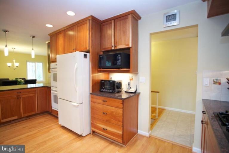 11510 Drop Forge Lane Reston, VA 20191 - Photo 6 of 24 Kitchen