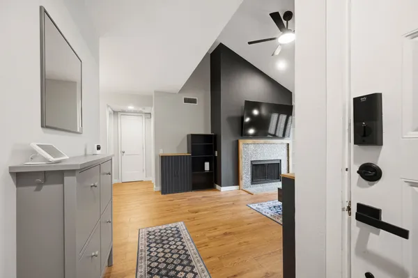 $1,800 | 1860 White Oak Drive, Unit 242, Houston, TX 77009