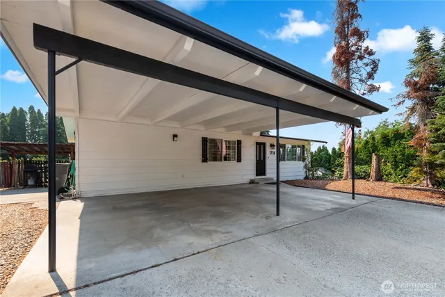 $489,000 | 1718 8th Street Northeast, East Wenatchee, WA 98802