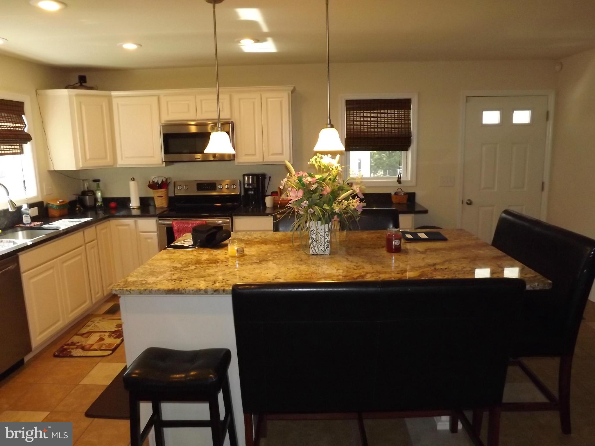 7834 Harle Road Pasadena, MD 21122 - Photo 11 of 24 Kitchen