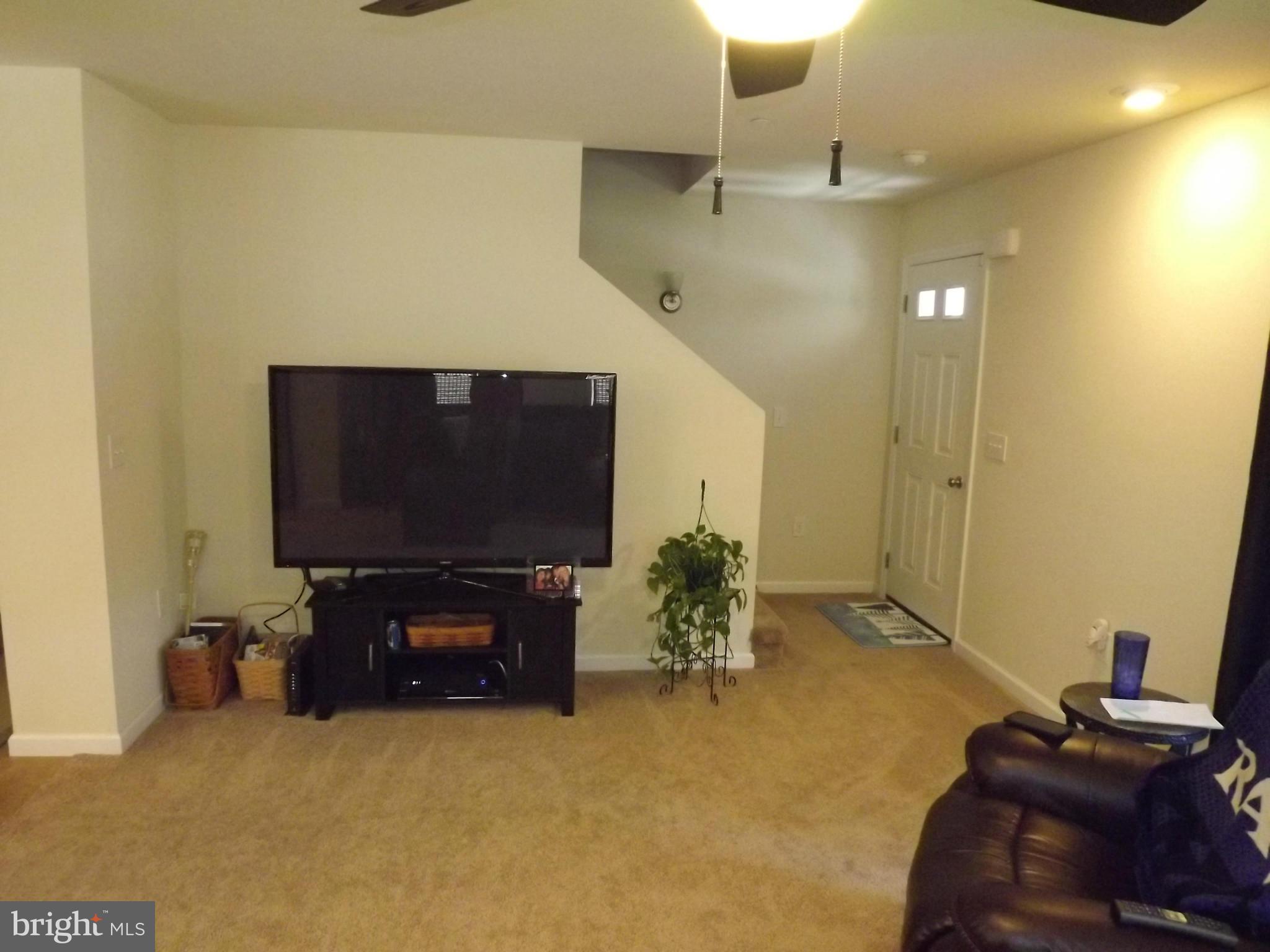 7834 Harle Road Pasadena, MD 21122 - Photo 15 of 24 Living Room