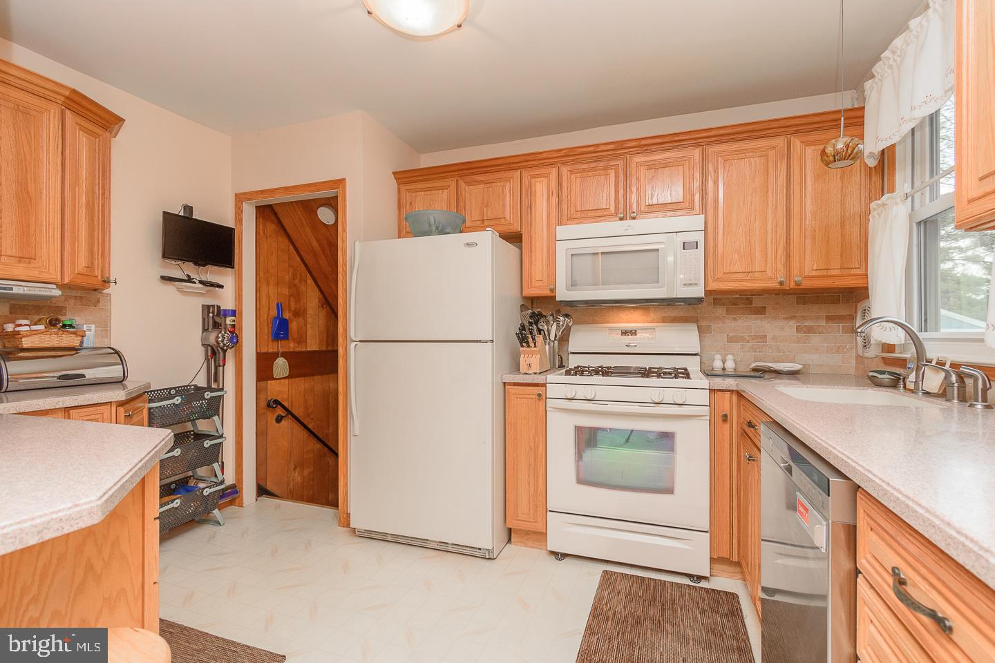 251 Crestview Road Hatboro, PA 19040 - Photo 11 of 36 Gallery Image 11