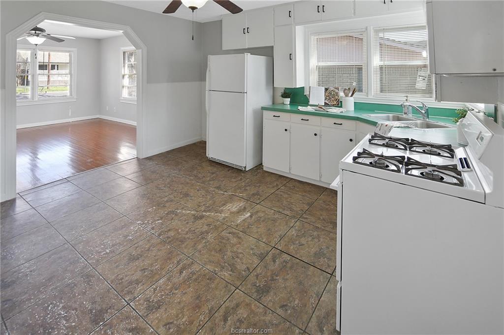1504 Baker Avenue Bryan, TX 77803 - Photo 8 of 17