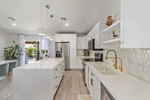 $325,000 | 3231 West Tonopah Drive, Phoenix, AZ 85027