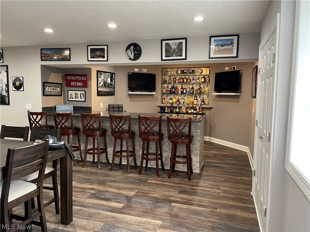 897 Ridge Road Hinckley, OH 44233 - Photo 22 of 34 Basement Bar