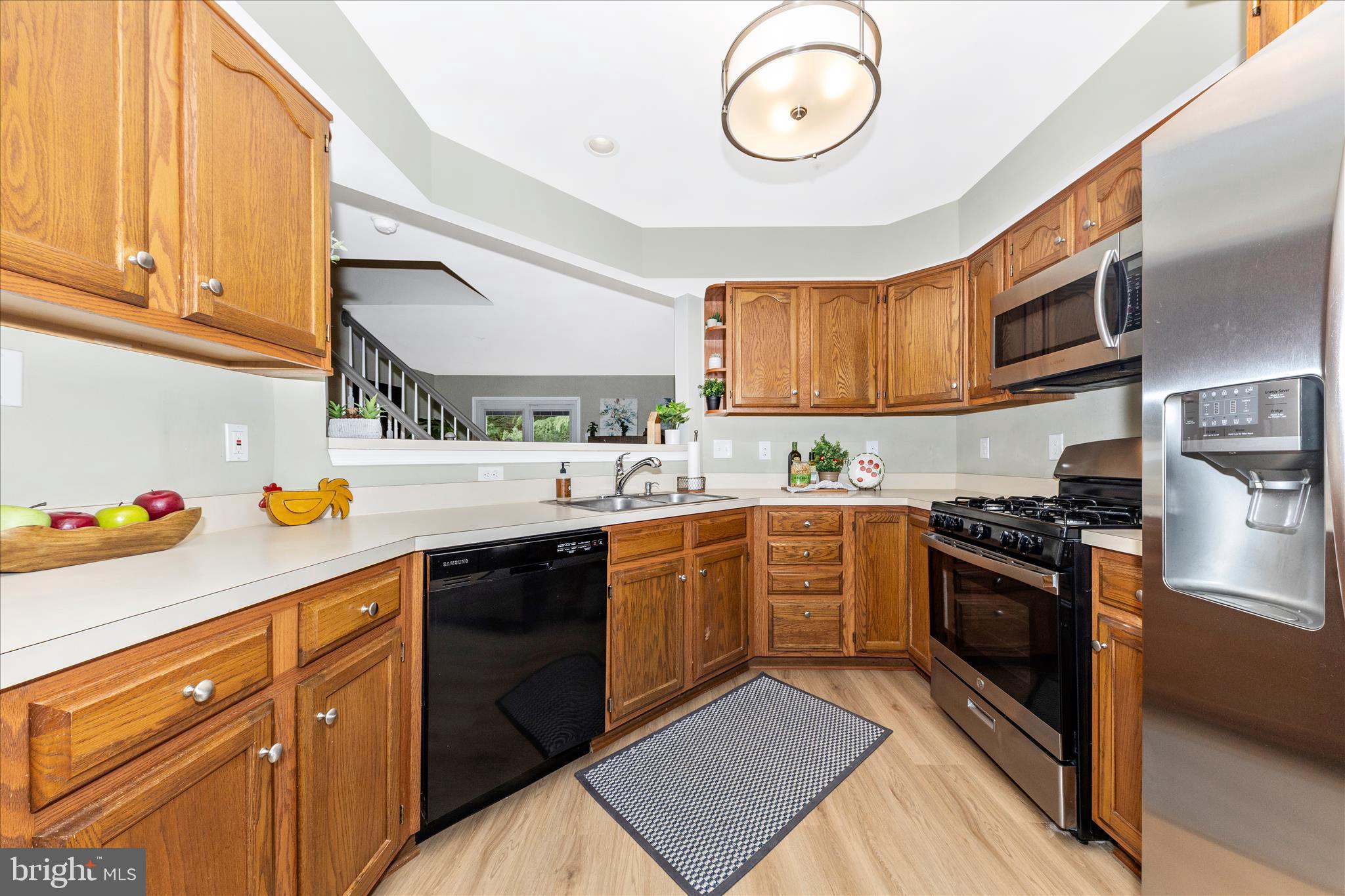 2902 Clovercrest Way Olney, MD 20832 - Photo 12 of 39 U-Shape Functional Kitchen