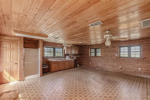 en empty room with wooden floor