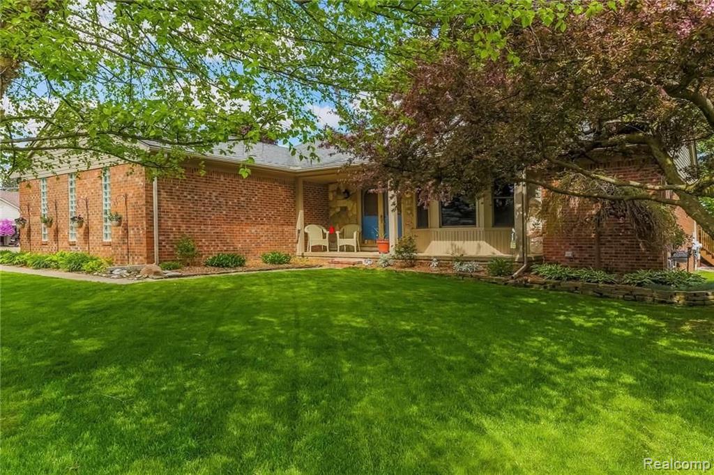 2049 Elkhorn Drive Rochester Hills, MI 48307 - Photo 3 of 34