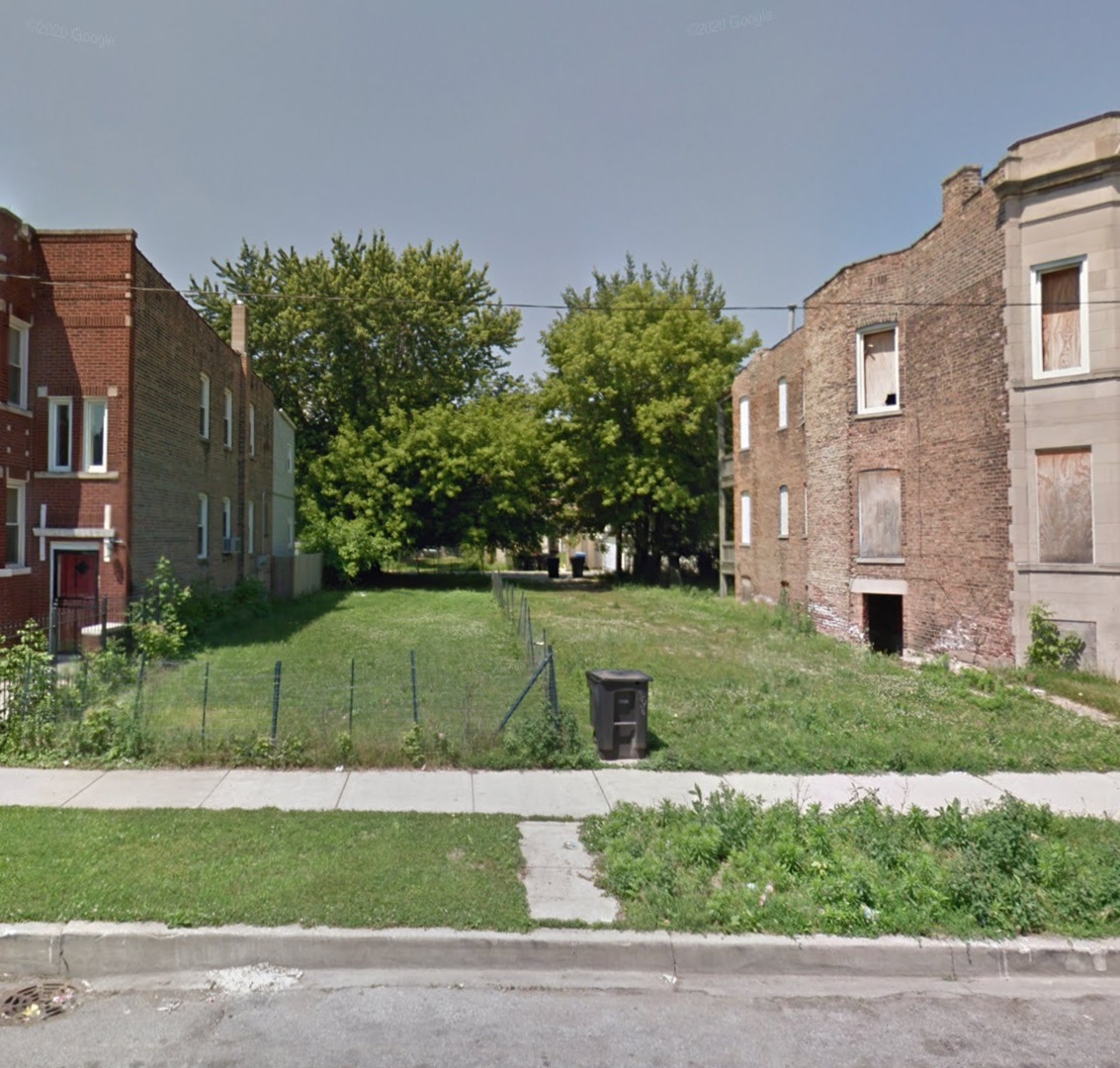 6626 South Champlain Avenue Chicago, IL 60637 - Photo 1 of 1 a view of a house with a yard