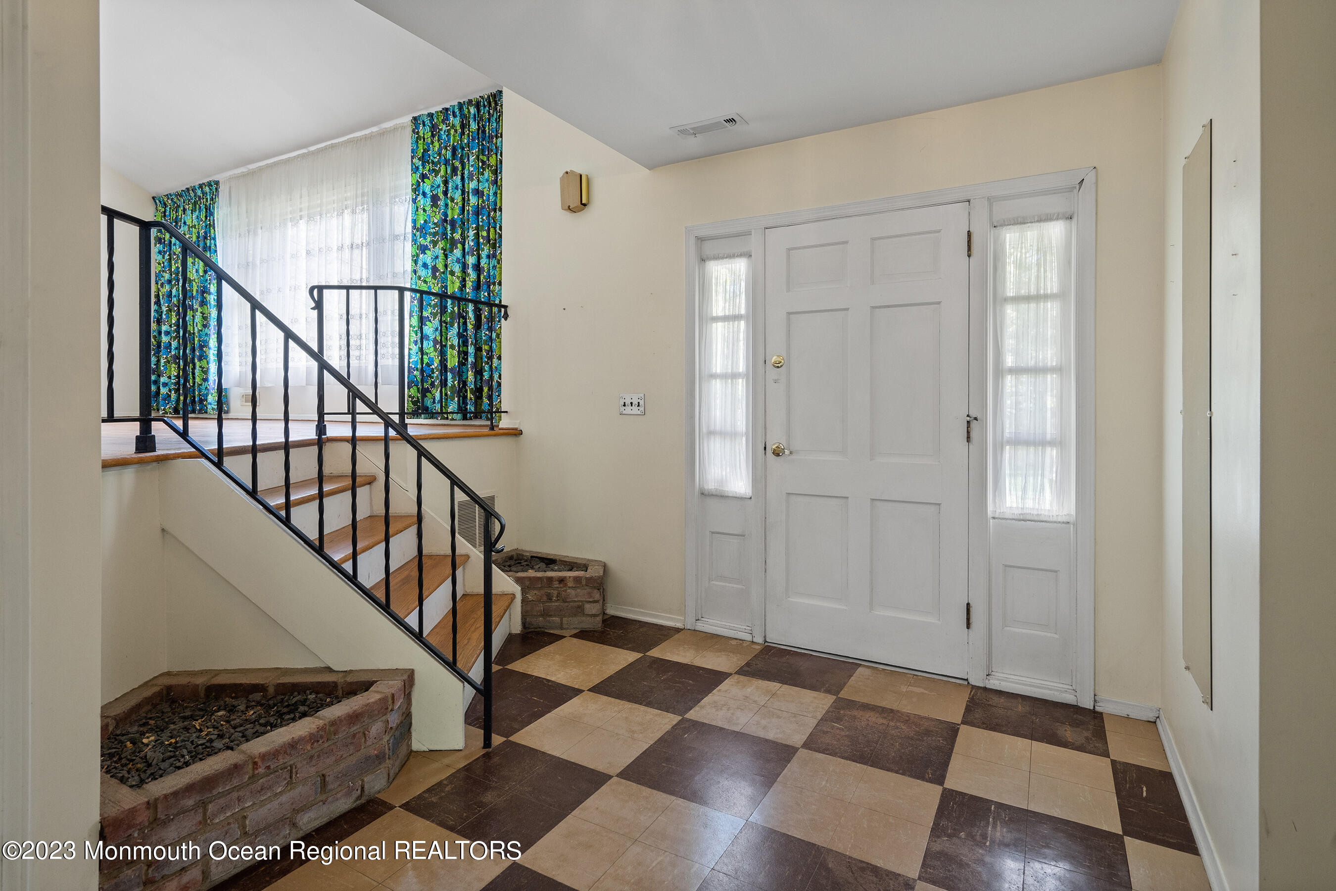 1 Buttonwood Road Middletown, NJ 07748 - Photo 4 of 35 12-Foyer 1A