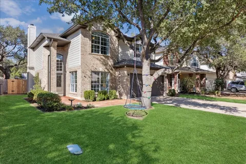 a view of a house with a yard and plants