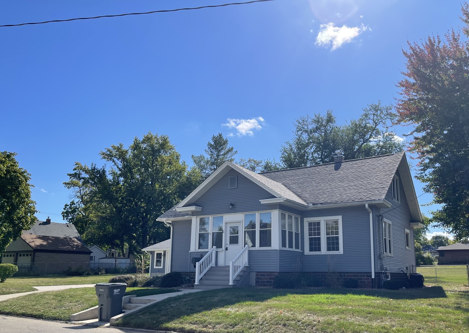 229 West Moore Street Ottawa, IL 61350 - Photo 3 of 33 a front view of a house with yard and green space