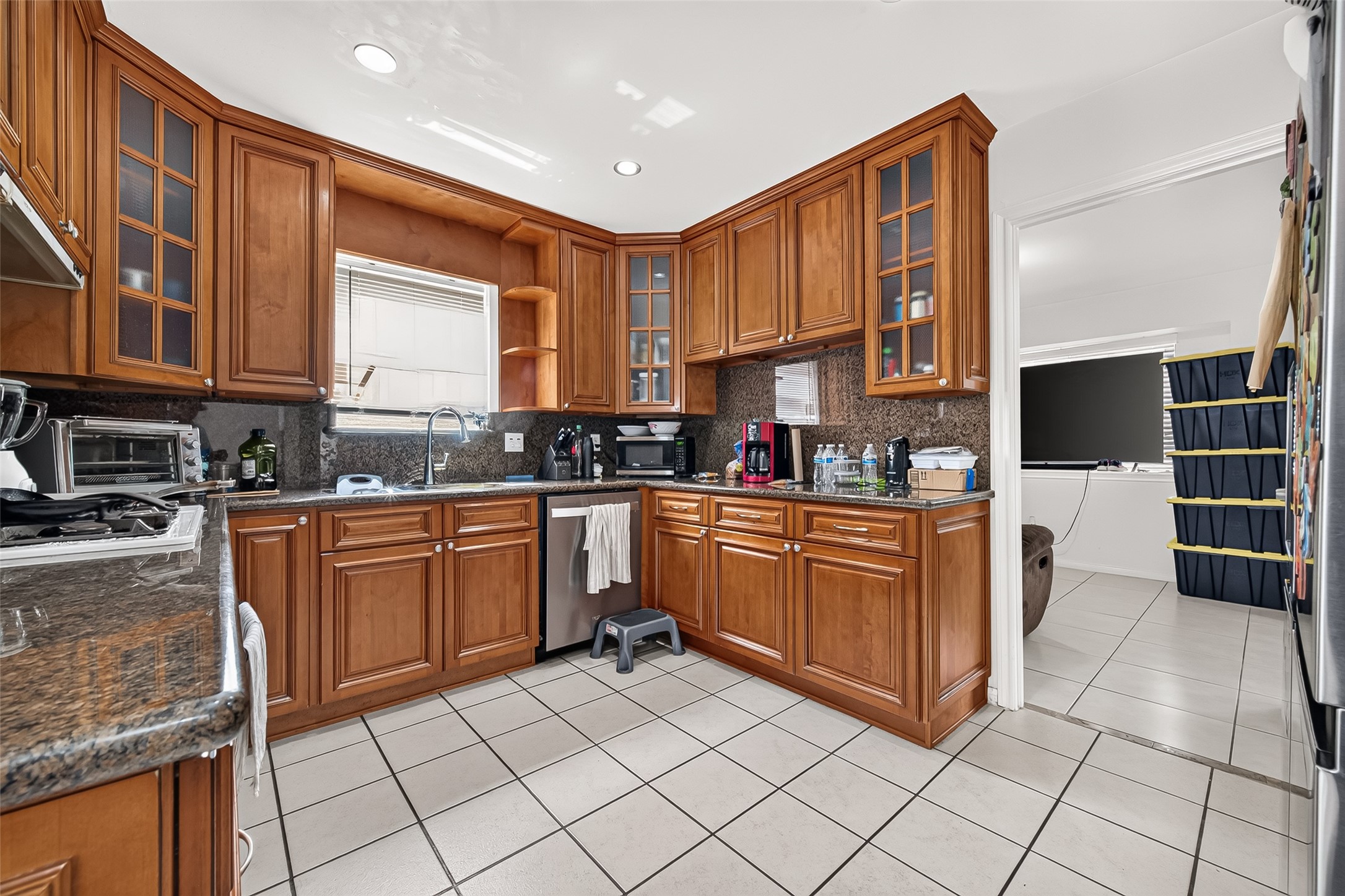 8831 Sandstone Road Houston, TX 77036 - Photo 11 of 30