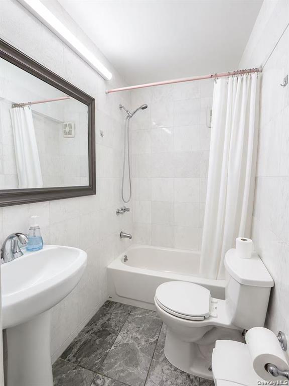 122-15 25th Road Queens, NY 11354 - Photo 4 of 4 Gallery Image 4