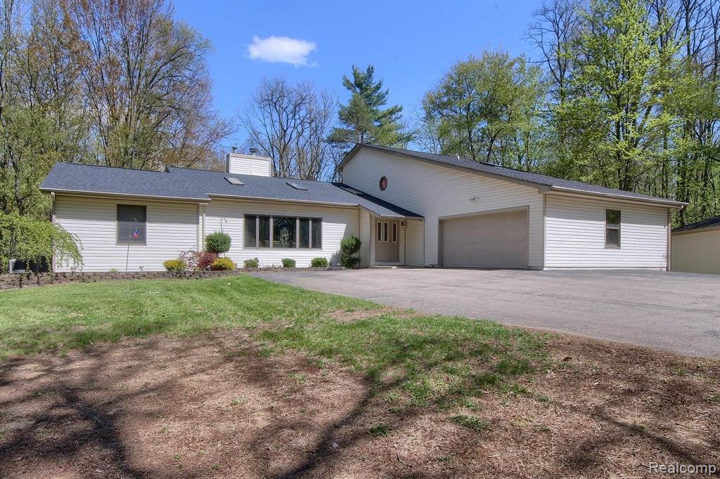 20683 Clark Road Belleville, MI 48111 - Photo 1 of 34