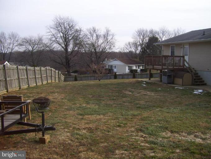 1601 Thomas Drive Point of Rocks, MD 21777 - Photo 5 of 19 Back yard