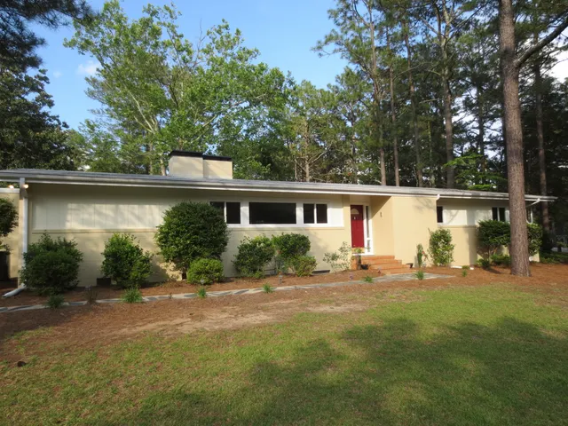 $2,600 | 785 East Massachusetts Avenue, Southern Pines, NC 28387
