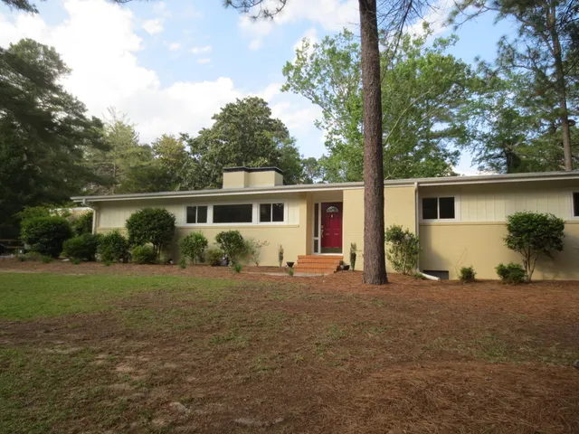 $2,600 | 785 East Massachusetts Avenue, Southern Pines, NC 28387