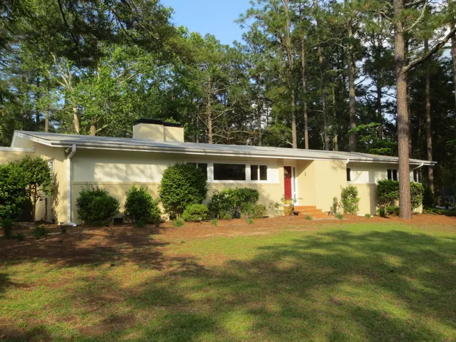 $2,600 | 785 East Massachusetts Avenue, Southern Pines, NC 28387