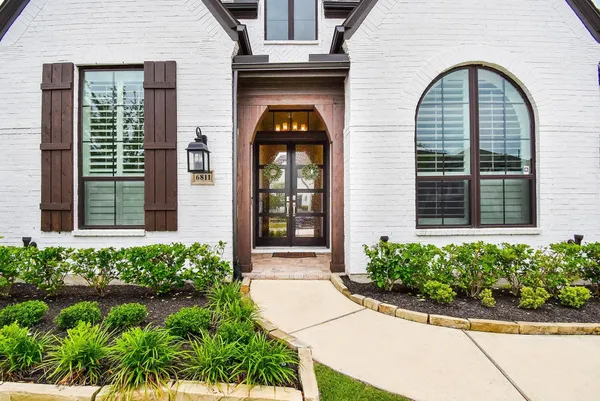 $860,000 | 6811 Mirabeau Lane, Katy, TX 77493