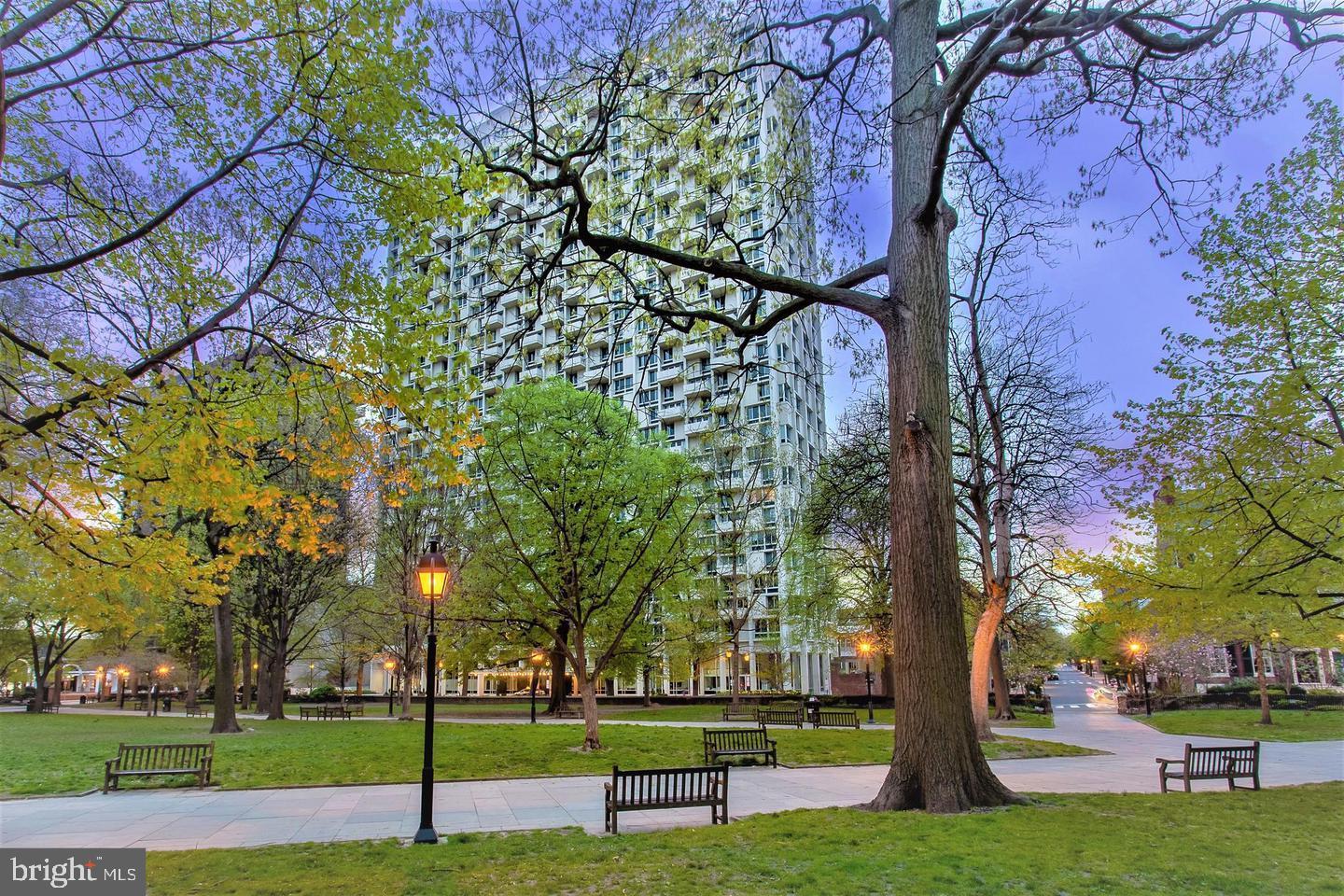 604 South Washington Square, Unit 1207 Philadelphia, PA 19106 - Photo 1 of 7