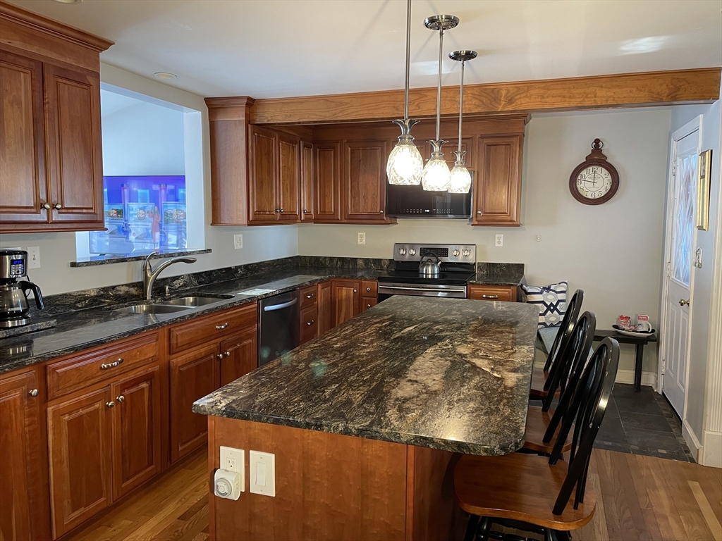 255 River Street Braintree, MA 02184 - Photo 3 of 14