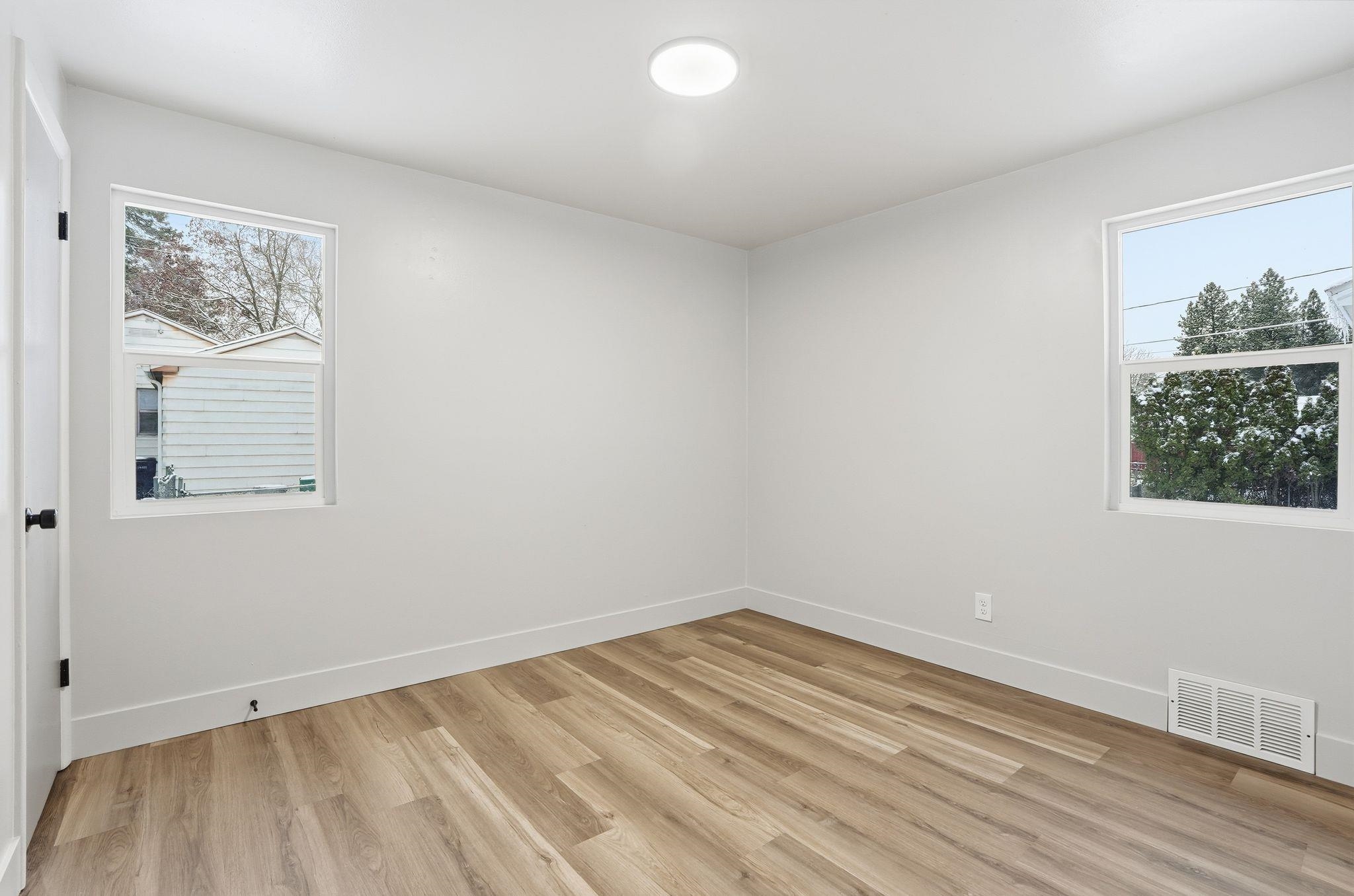 3027 West Rowan Avenue Spokane, WA 99205 - Photo 12 of 26