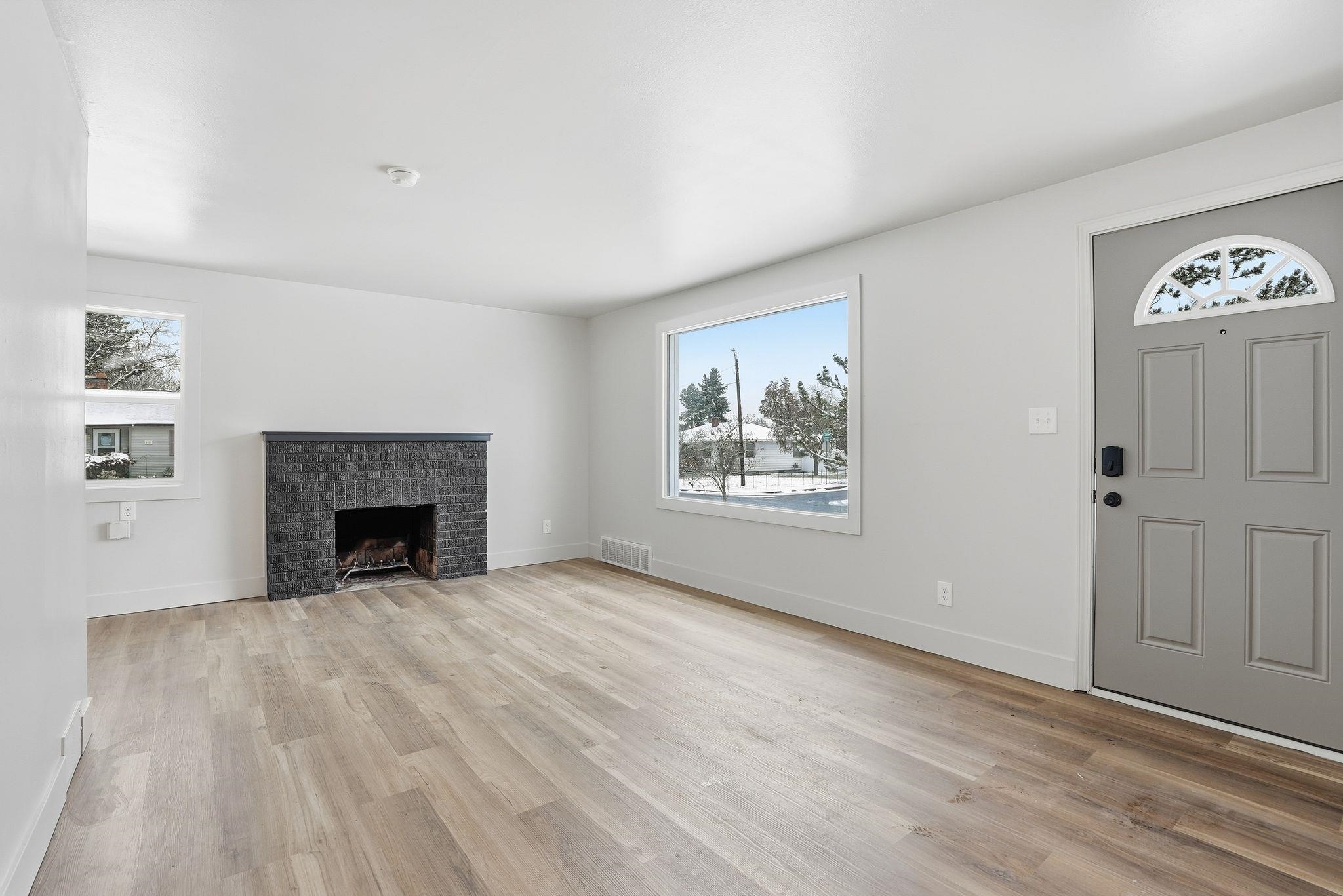 3027 West Rowan Avenue Spokane, WA 99205 - Photo 3 of 26