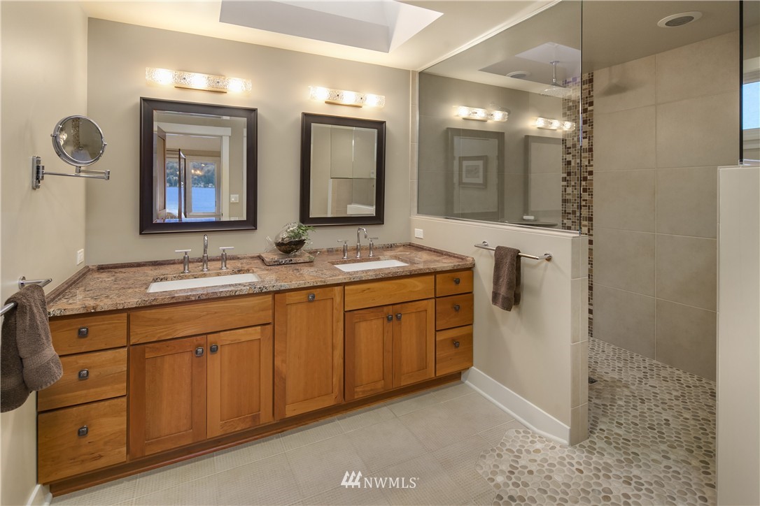 12720 Riviera Place Northeast Seattle, WA 98125 - Photo 12 of 23