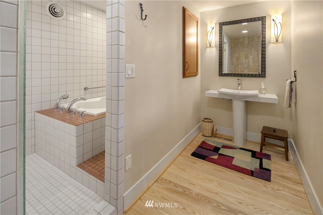 12720 Riviera Place Northeast Seattle, WA 98125 - Photo 14 of 23
