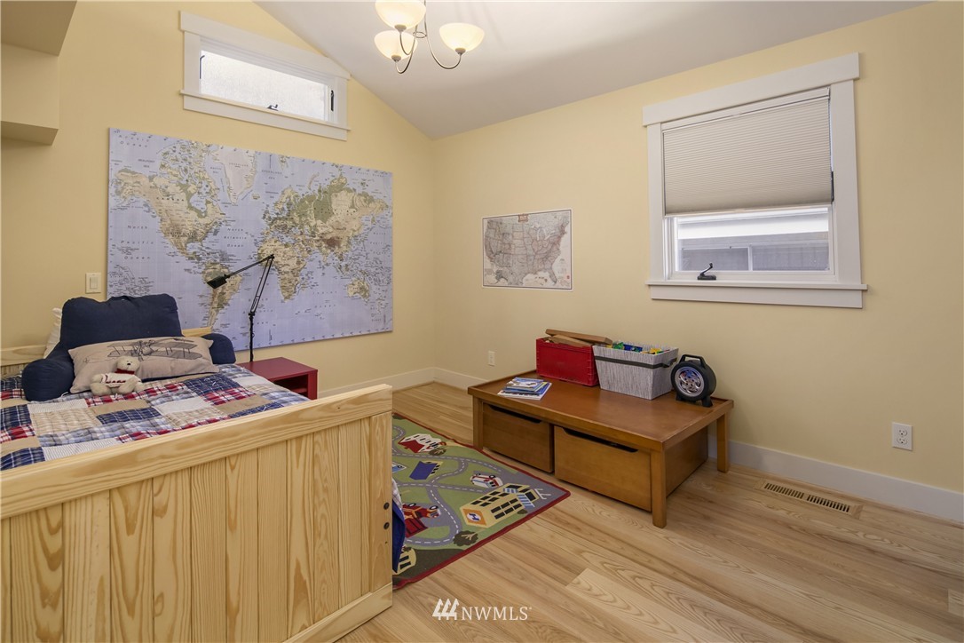 12720 Riviera Place Northeast Seattle, WA 98125 - Photo 15 of 23