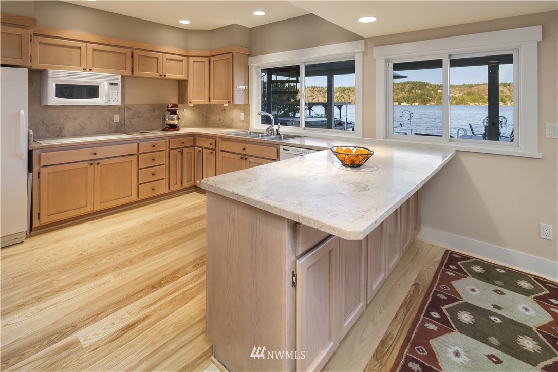 12720 Riviera Place Northeast Seattle, WA 98125 - Photo 17 of 23