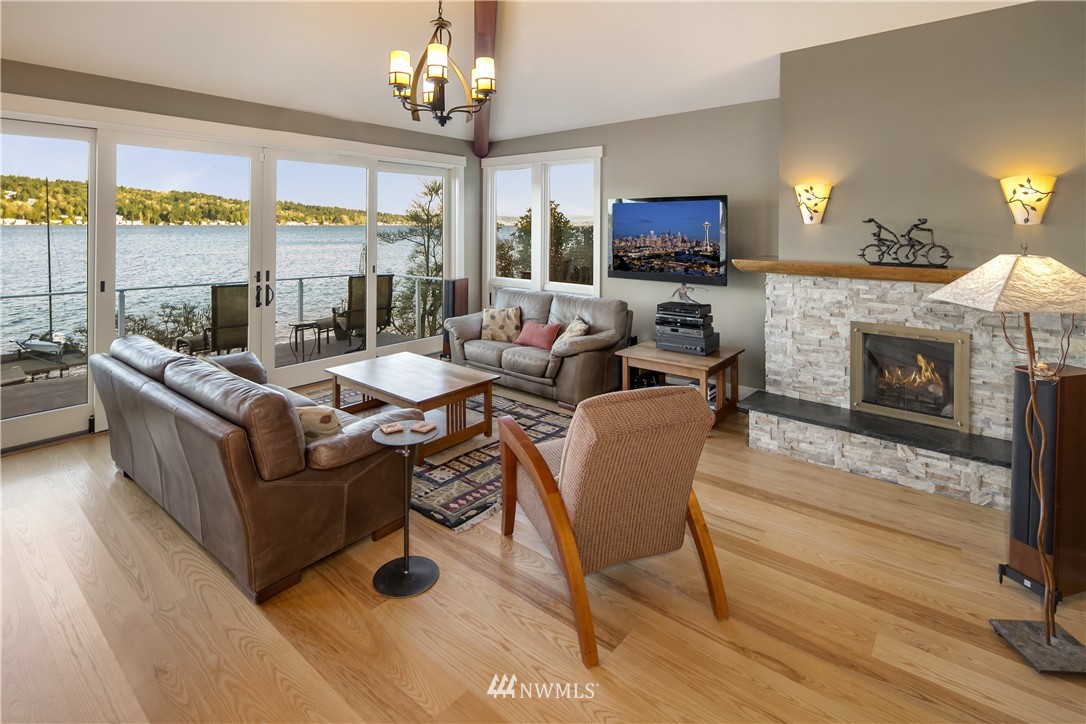 12720 Riviera Place Northeast Seattle, WA 98125 - Photo 3 of 23