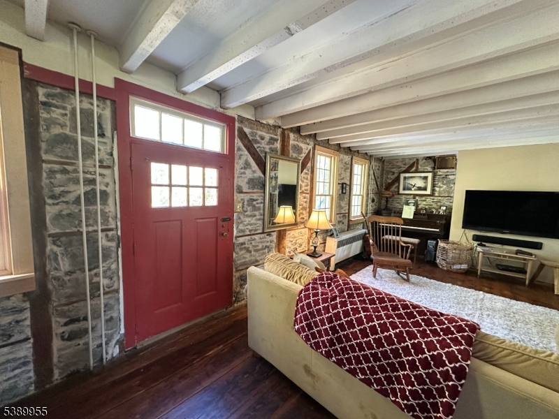 223 Federal Twist Road Stockton, NJ 08559 - Photo 15 of 28 a living room with furniture