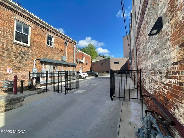 $1,400 | 843 Forsyth Street, Macon, GA 31201