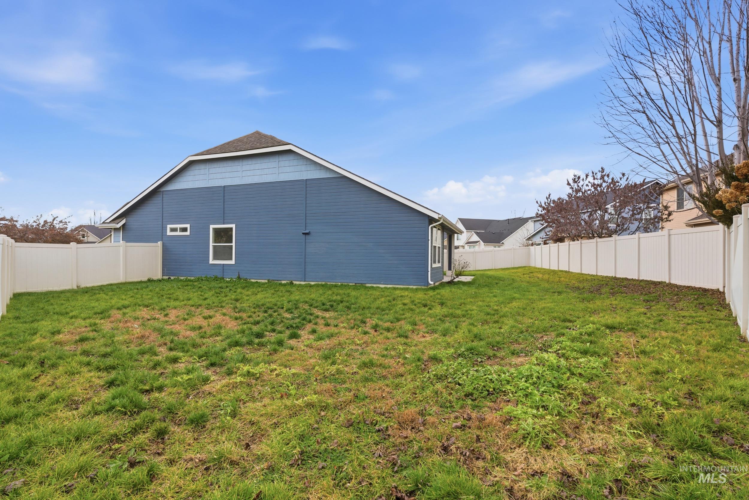 1133 North Powder River Drive Middleton, ID 83644 - Photo 29 of 33 Rear view of property featuring a fenced backyard
