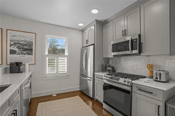 $3,500 | 8 Cross Street, Unit 1, Newport, RI 02840