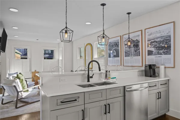 $3,500 | 8 Cross Street, Unit 1, Newport, RI 02840