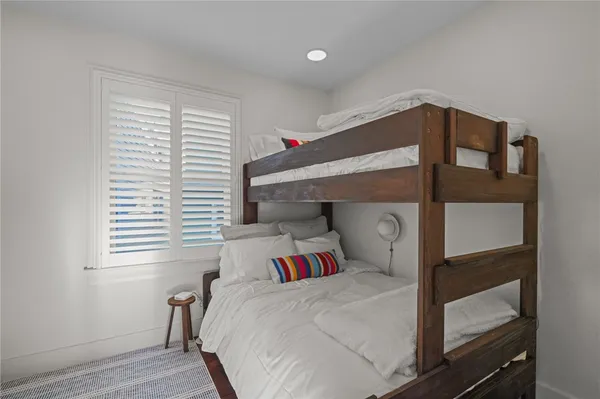 $3,500 | 8 Cross Street, Unit 1, Newport, RI 02840