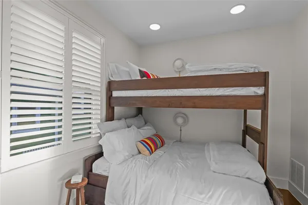 $3,500 | 8 Cross Street, Unit 1, Newport, RI 02840