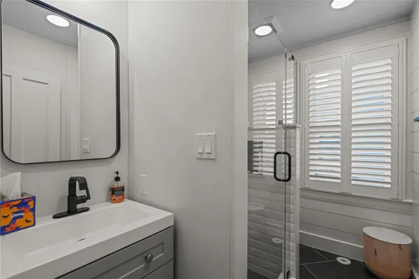 $3,500 | 8 Cross Street, Unit 1, Newport, RI 02840